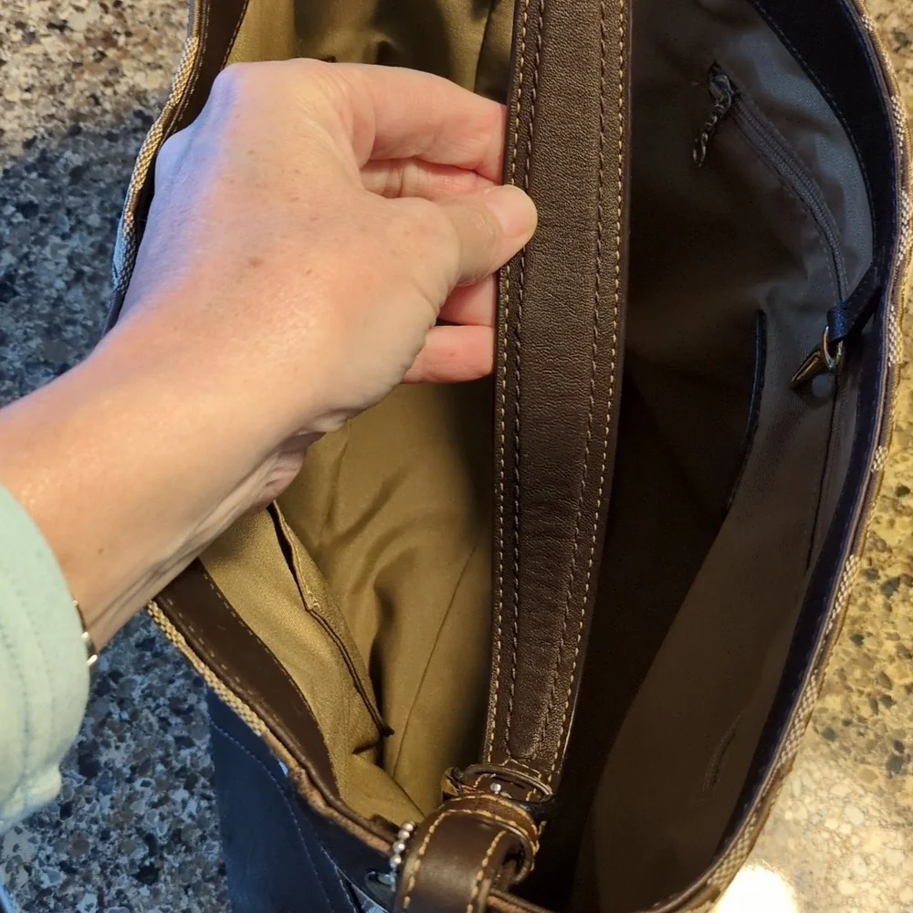 Coach Tan and Brown Signature Shoulder Bag - Picture 9 of 15